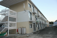 3階建て仮設南面