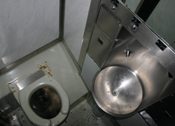 路上トイレの内部