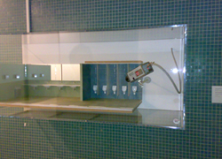 テレビカメラがミニチュアを映してる?