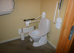 墓地のゲストハウスのトイレ