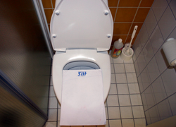 穴の幅がA4封筒と同じ